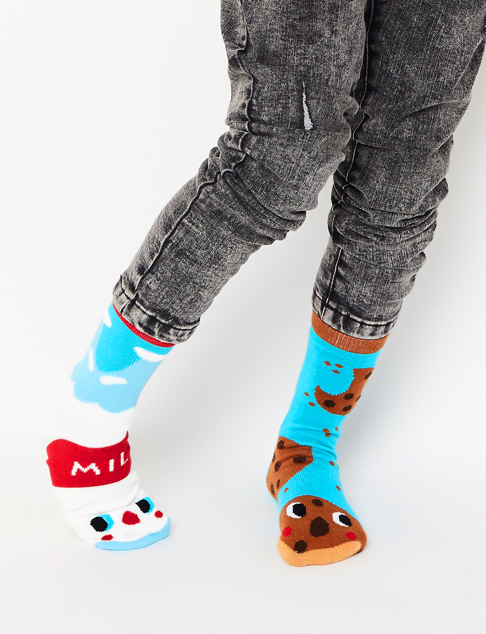 Indulge your feet in the ultimate comfort and style with our Milk and Cookies Mismatched Socks. These adorable socks are made from sustainable materials and feature a fun and playful design. Order yours today and treat your feet to a sweet and sustainable treat!