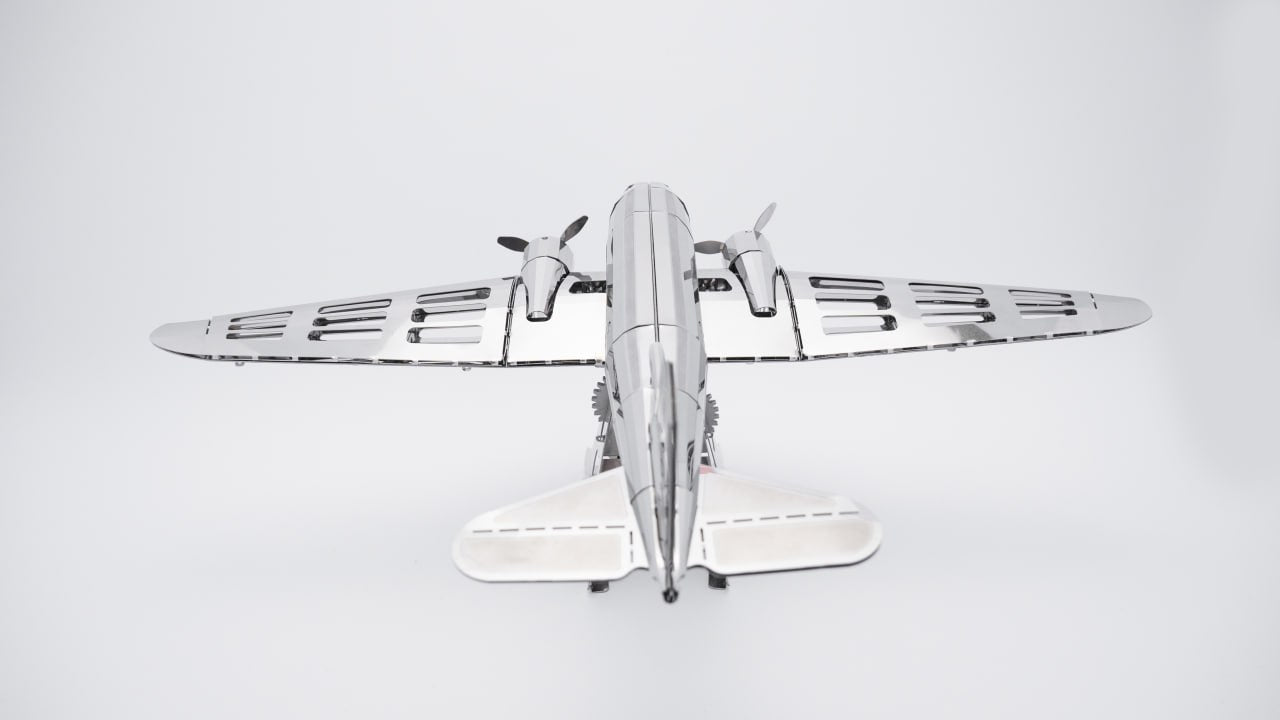 Douglas DC-3 Mechanical Model Kit - Metal Time Workshop