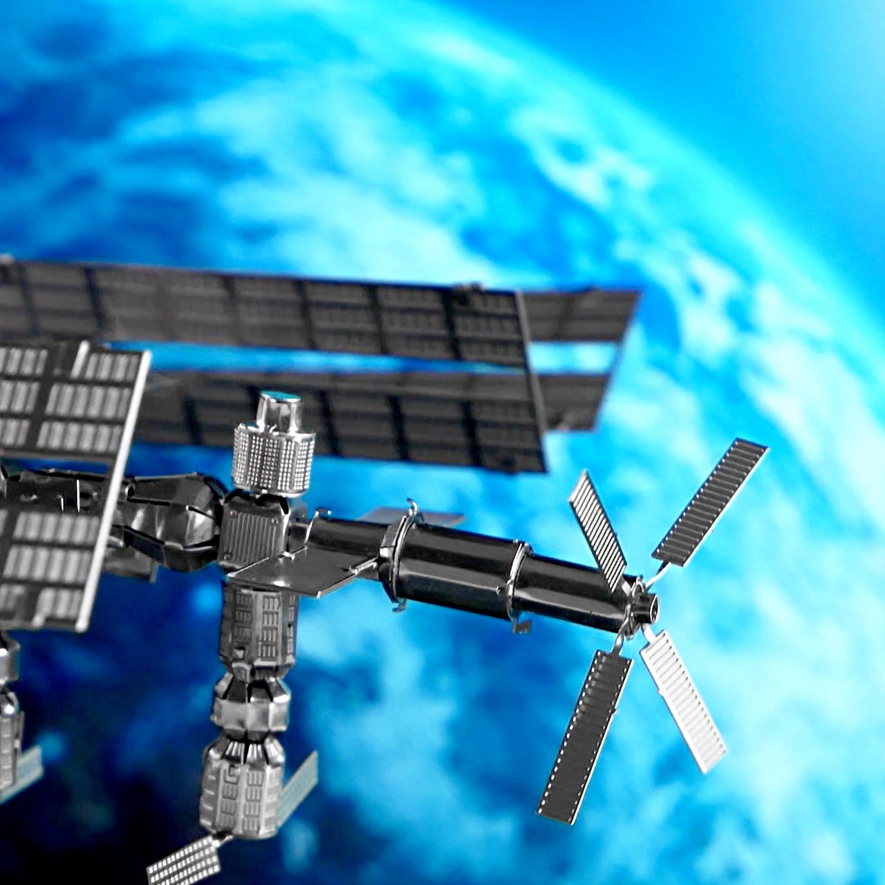Astronauts Lodge Space Station Model Kit - Metal Time