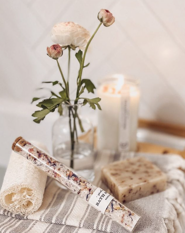 Rose Sandalwood Bath Soak: A Luxurious Soak for the Senses