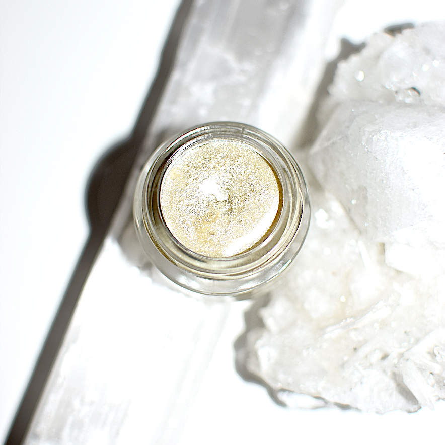 Jar of Selfie Shine dewy shimmer balm by plant makeup