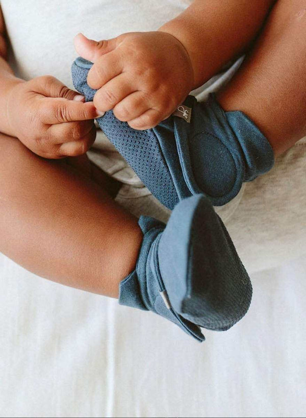 goumikids Stay On Baby Boots – Midnight | Bamboo & Organic Cotton
