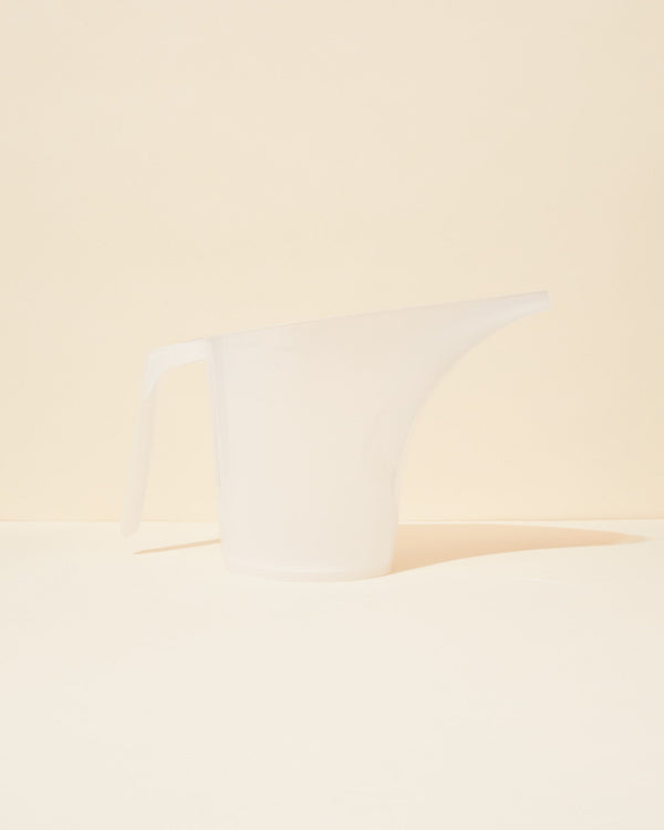 makesy 2lb food-grade plastic pouring pitcher for small-batch candle making
