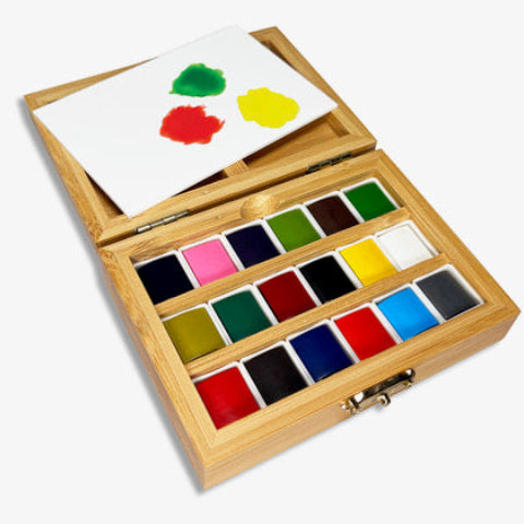 Eco-friendly watercolor set with 18 pans in a water-resistant bamboo box by elseware unplug