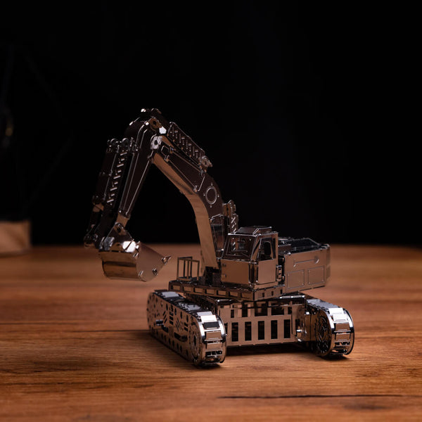 Tireless Digger Excavator model with rotating house and undercarriage