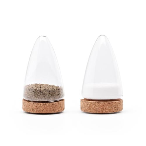 Ditch the dull! BOEIEN shakers by PuiK turn seasoning into an art form. Mouth-blown glass meets playful cork in this unique set. Tilt-worthy design & chic style. Elevate your kitchen & impress guests. Shop now!