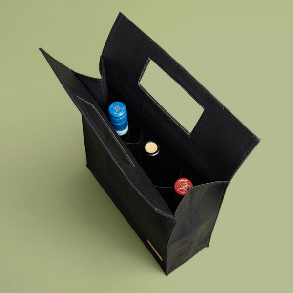 Stylish and sustainable cork wine tote for three bottles. Protects your wine during transportation. Perfect for wine lovers and gift-giving. Handmade in Portugal. Order now!