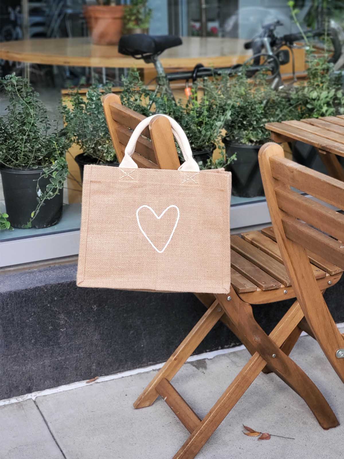 A stylish and sustainable gift bag made from natural jute. Perfect for any occasion, this reusable bag is both beautiful and eco-friendly.