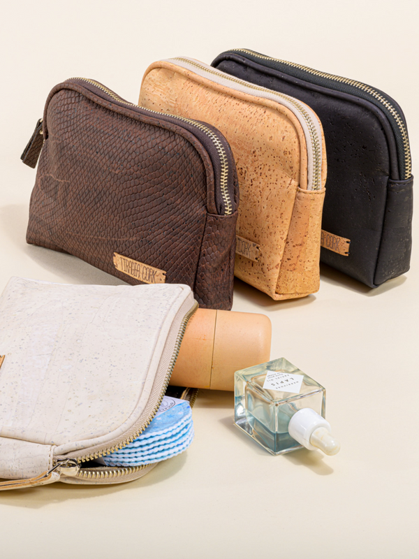 Eco-friendly cork cosmetic bag with mirror. Perfect for travel and everyday use. Stylish, durable, and lightweight. Organize and protect your makeup essentials. Order now!