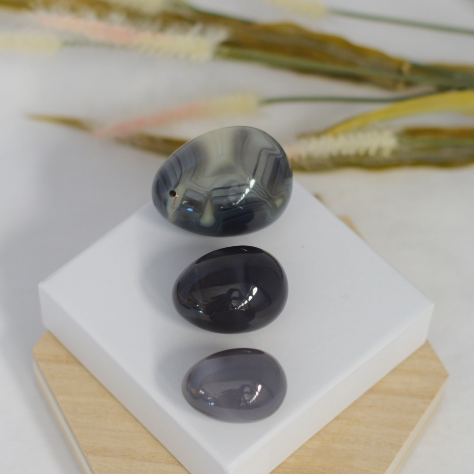 Calming and Grounding Agate Yoni Egg for Vaginal Exercises and Meditation