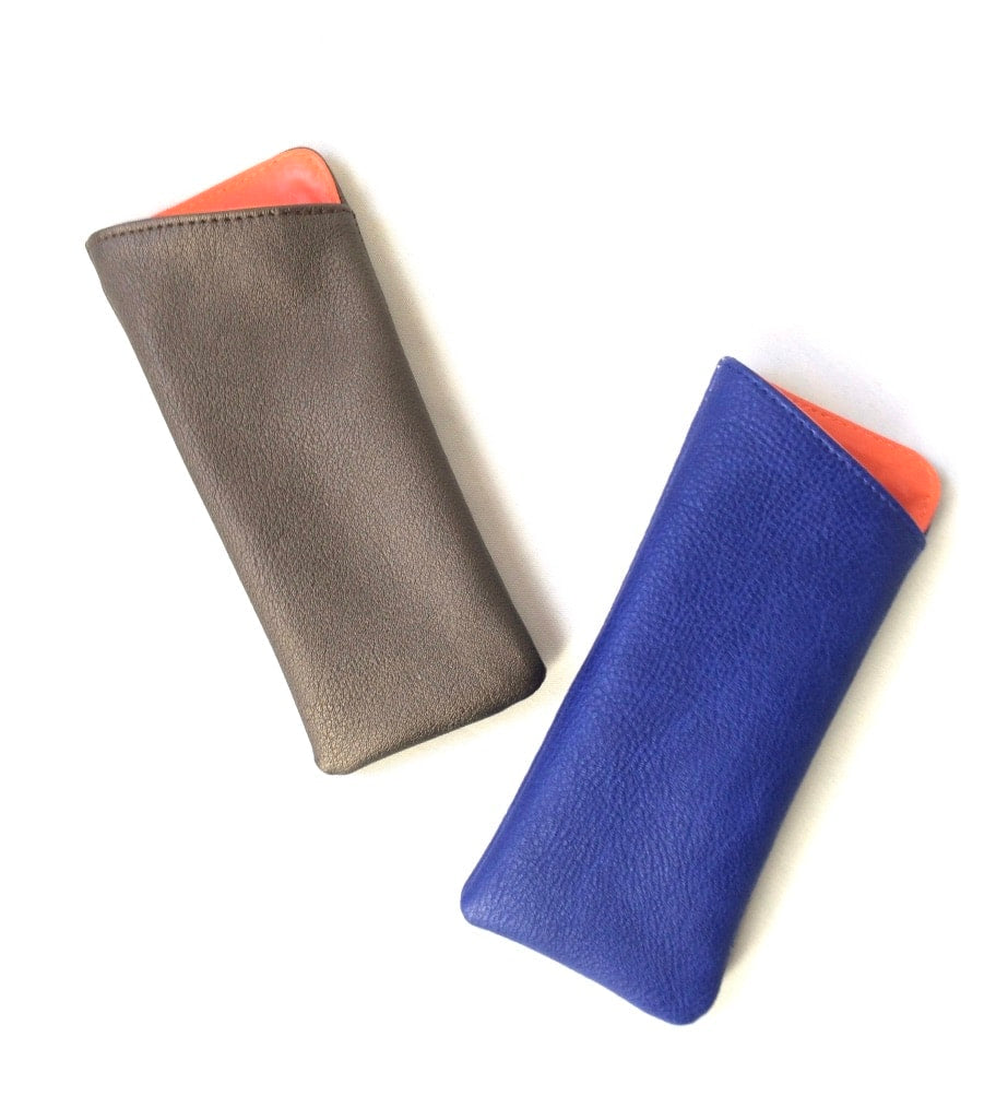 Eco-chic shade haven! Hoyt sunglasses case in vegan leather (graphite & royal blue). Padded, protective, with bright lining & embossed logo. Perfect for travel, everyday. Shop now!