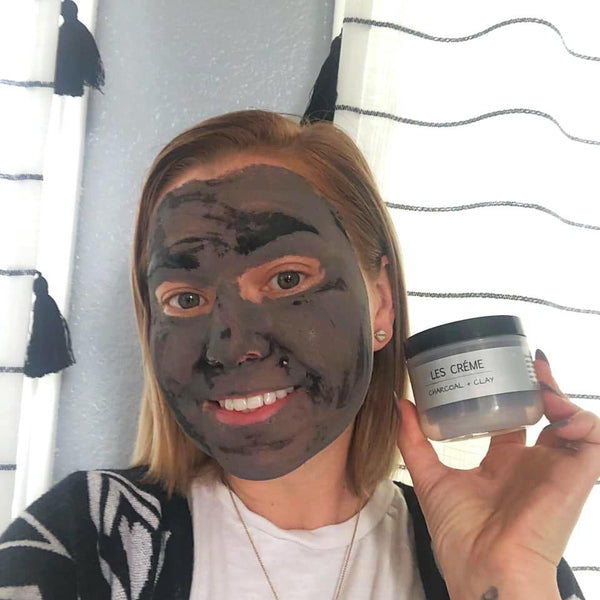Natural treatment for oily or problematic skin types Les Crème Essence Coconut Detox Mask revitalizes, rejuvenates, and refreshes your skin by absorbing minerals, toxins, impurities, and other substances from the surface. Activated Coconut Charcoal serves as a natural exfoliant, while Bentonite Clay works to absorb oils and impurities.