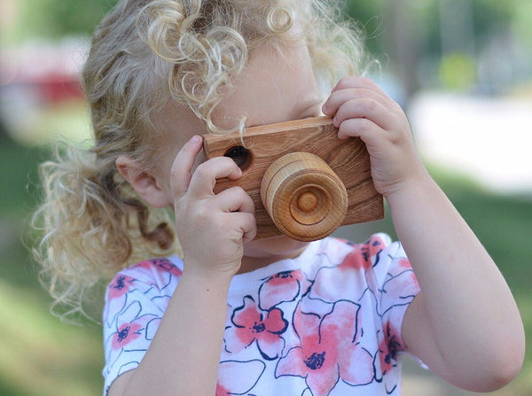 This wooden toy camera is a fun and educational toy for kids of all ages. It's made from sustainably sourced wood and features a realistic shutter sound and flash. Kids will love pretending to be photographers and taking pictures of their friends and family.